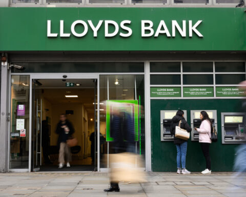 UK banks earnings rise after Lloyds reports strong profit growth