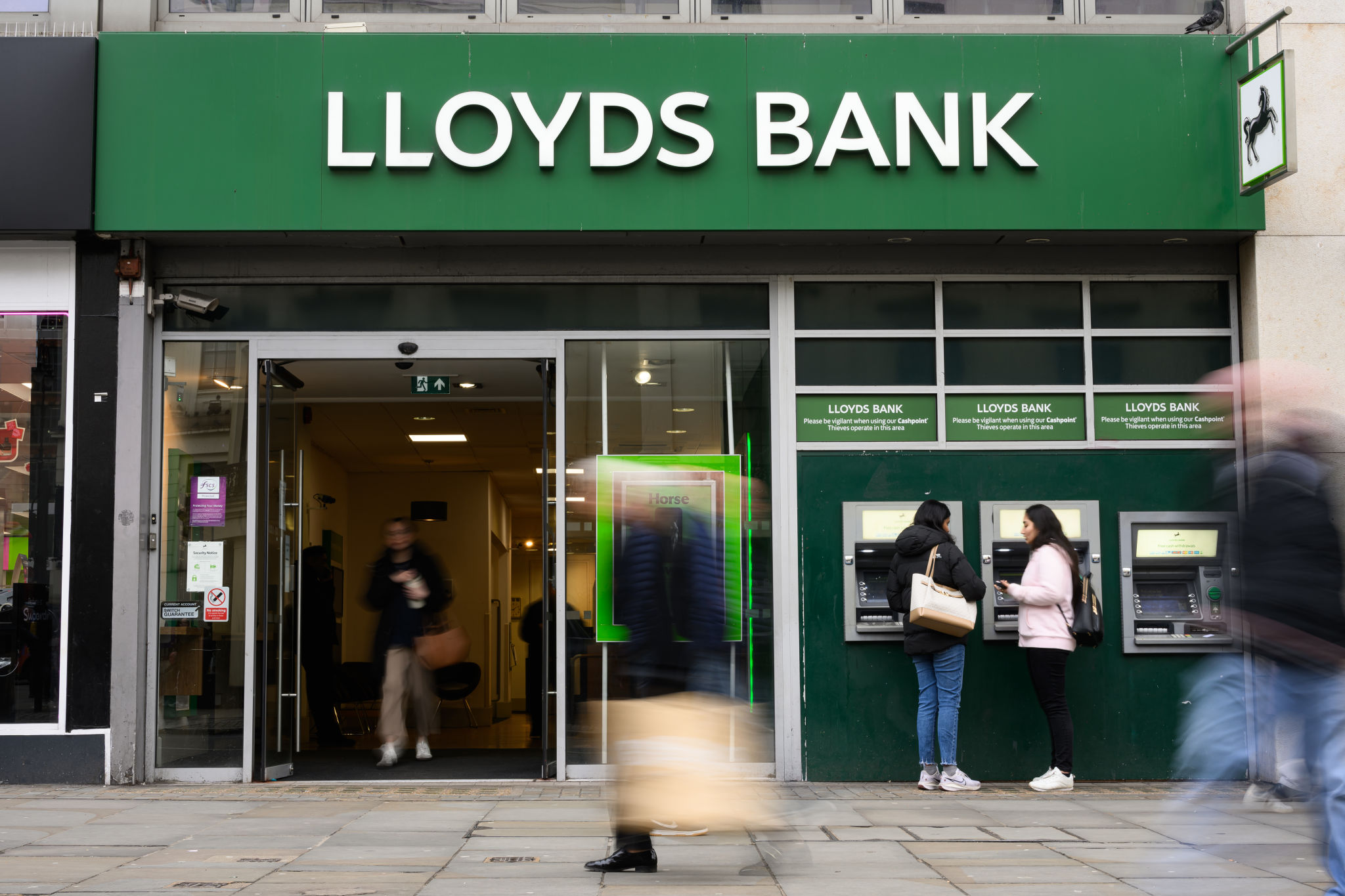 UK banks earnings rise after Lloyds reports strong profit growth