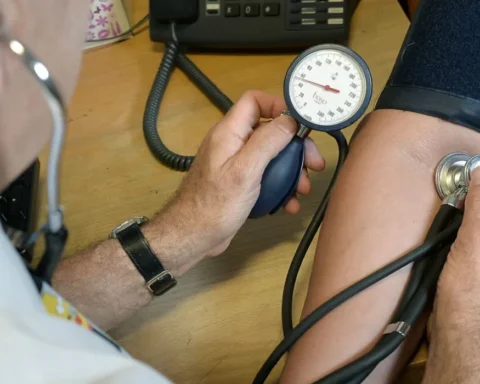 Doctors in England oppose new online booking rules