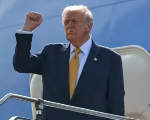 Donald Trump visits Tokyo ahead of meeting Xi Jinping