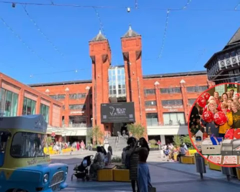 Ealing Mayor Anthony Kelly opens Christmas card pop-up