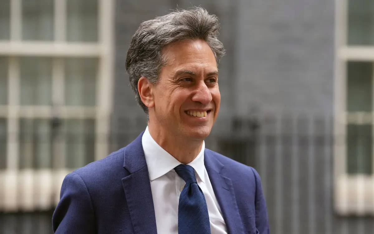 Ed Miliband criticised over ‘clean energy’ plumber plan