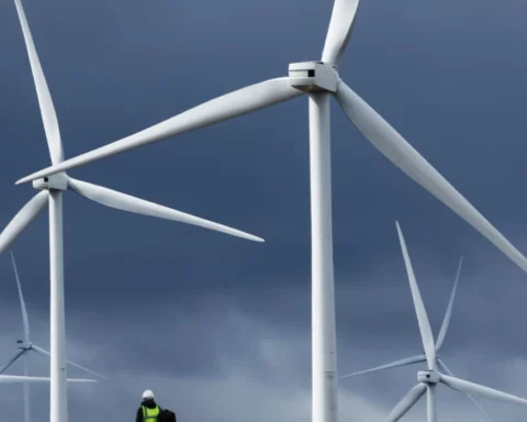 Ed Miliband urges Labour to fight billionaires on net zero