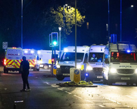 Edinburgh Bonfire Night Chaos: Police Targeted with Petrol Bombs