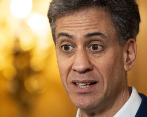 Energy Secretary Ed Miliband urges PM Keir Starmer to sack Number 10 staff over briefing row