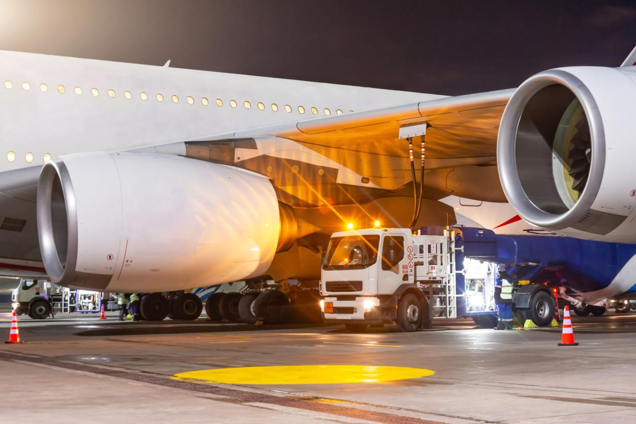 EU Jet Fuel Shortage Could Ground 170 Million Summer Flights in 3 Weeks 2 airport ground crew managing fuel supply during EU jet fuel shortage crisis