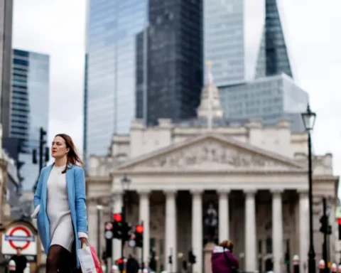 FTSE breaks 9,000 barrier to set new record