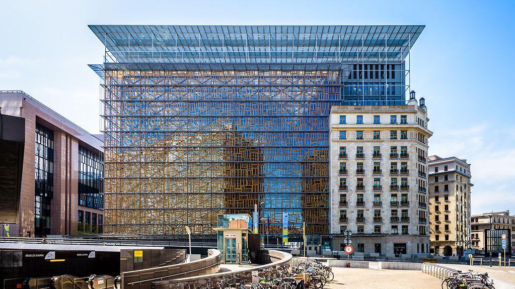 EU tech regulation dispute at Brussels headquarters amid China warning in 2026