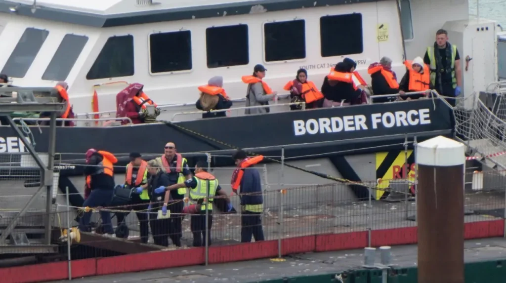 First migrants set for return to France next week