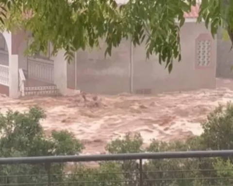 Floods trap people in cars in Spain's Catalonia region