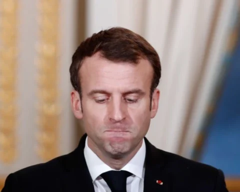 French borrowing costs surpass Italy's since 1998