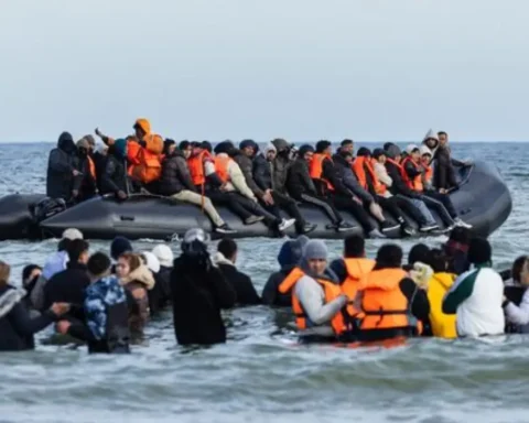 French police admit struggling to stop channel migrants