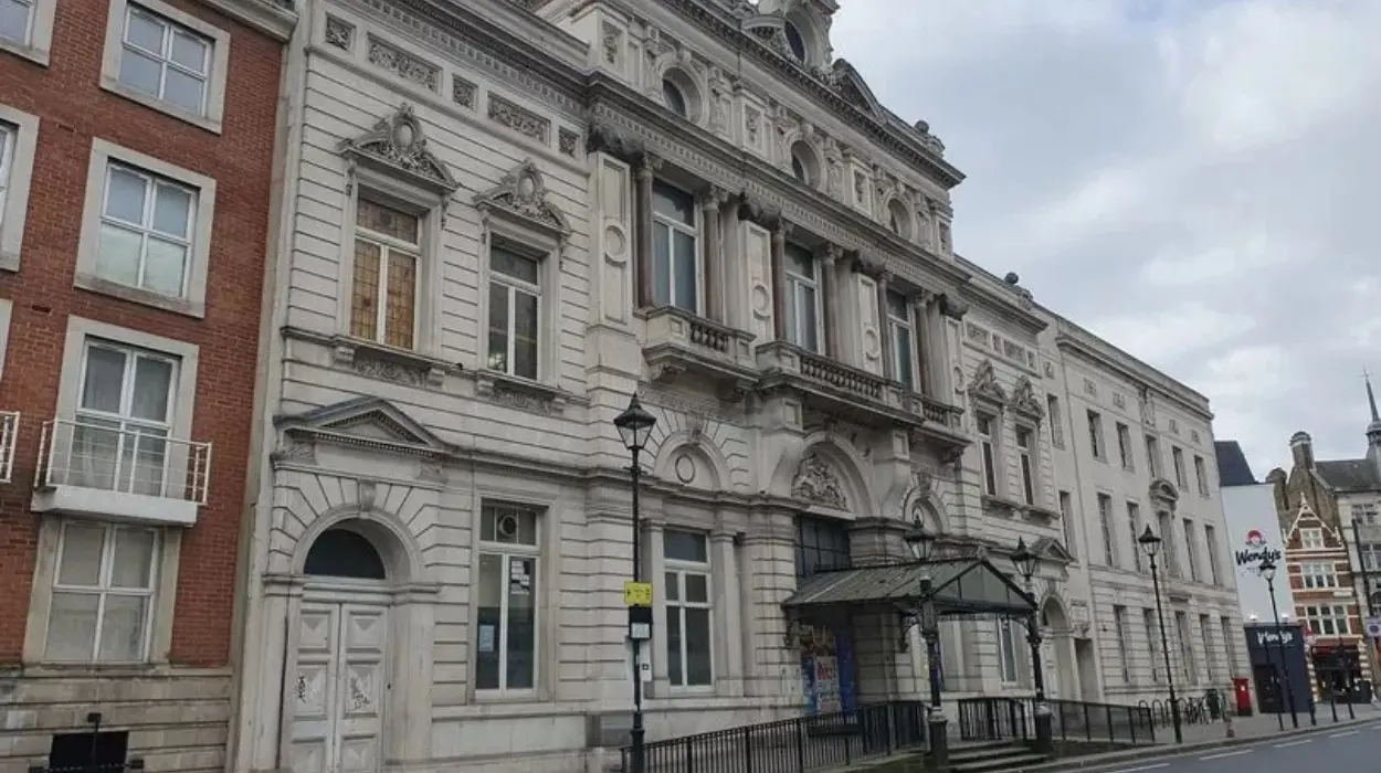 Fulham Town Hall guardian spotted amid redevelopment talks