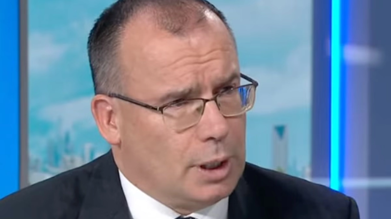 Gareth Thomas rejects claim Palestine move breaches law