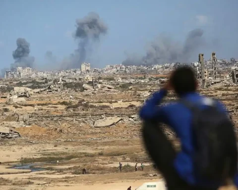 Gaza flotilla halted by Israel as talks continue in Egypt