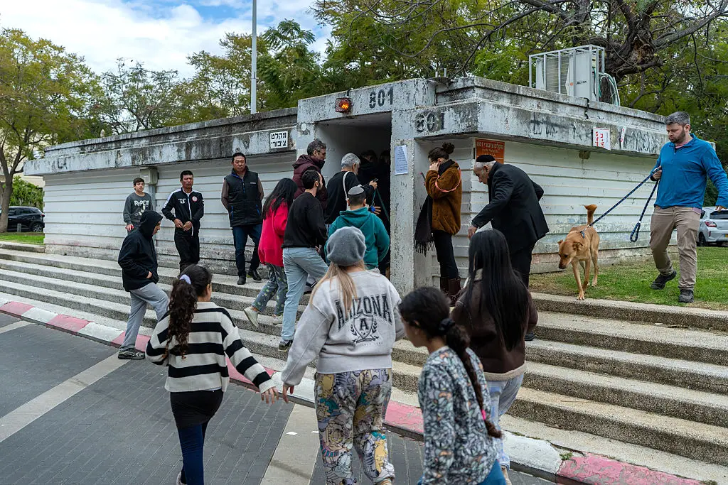 Blasts heard over Jerusalem after missile alert shake city March 4, 2026 3 blasts heard over Jerusalem after missile alert during Israeli missile defense launch