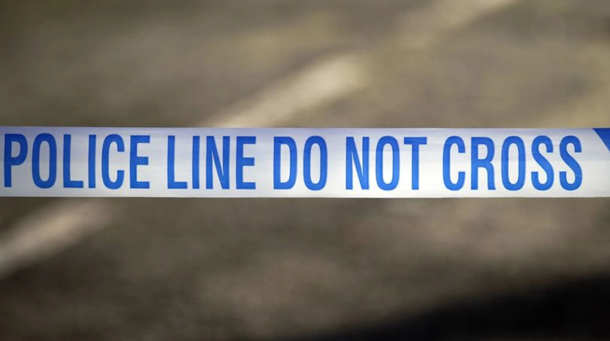 Gunman on the run after 22-year-old shot in Hackney