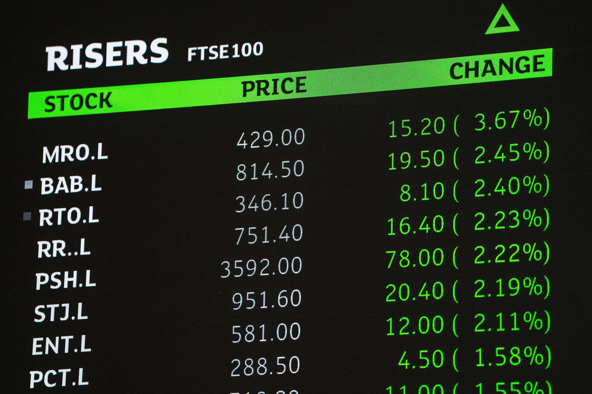 Sterling Slides as Political Turmoil Raises Fresh UK Currency Pressure in London 2026 1 UK currency pressure rises amid Westminster political uncertainty