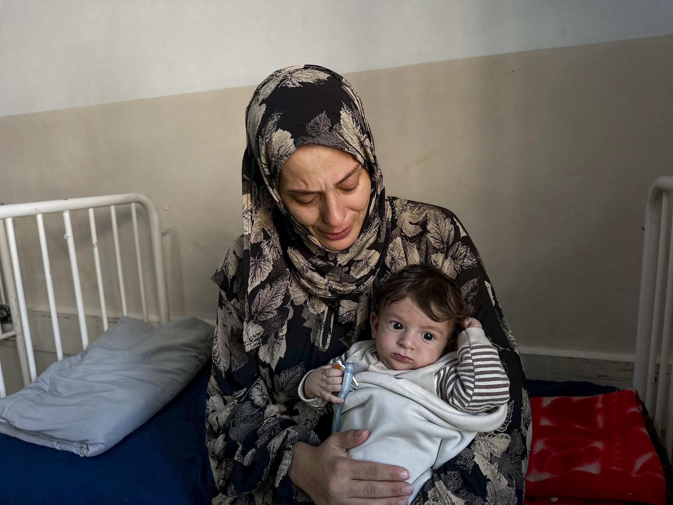 2 Doctors treating patients as Gaza health risks strain hospitals in Gaza City 2026