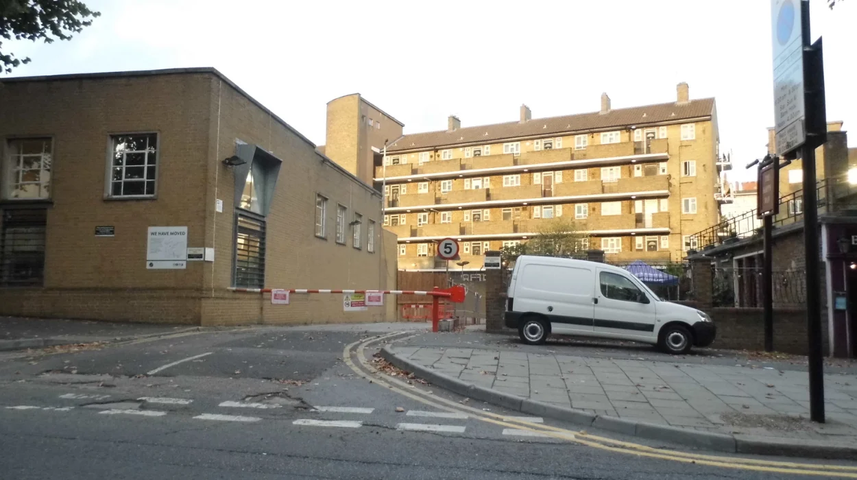 Hackney backs final phase of Woodberry down plan