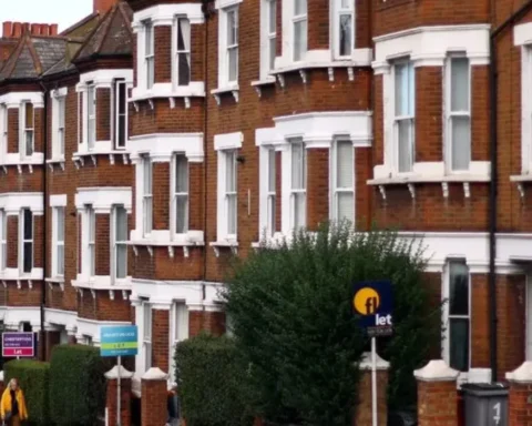 Halifax: UK house prices rise by £1,000 in a month