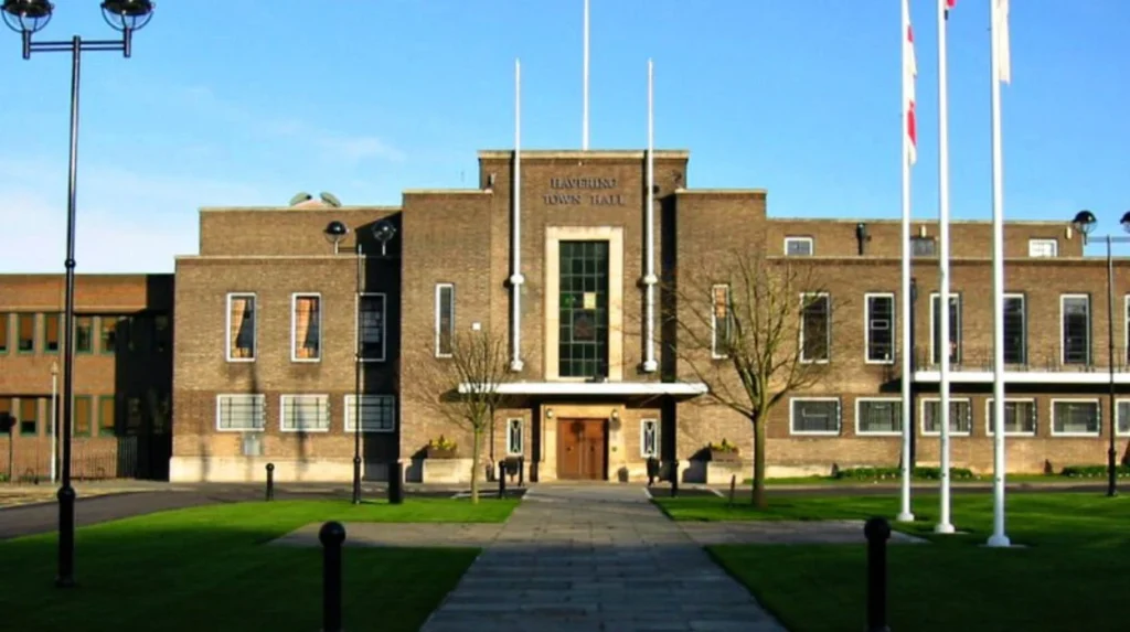 Havering Council cracks down on Gravel Pit Caravans