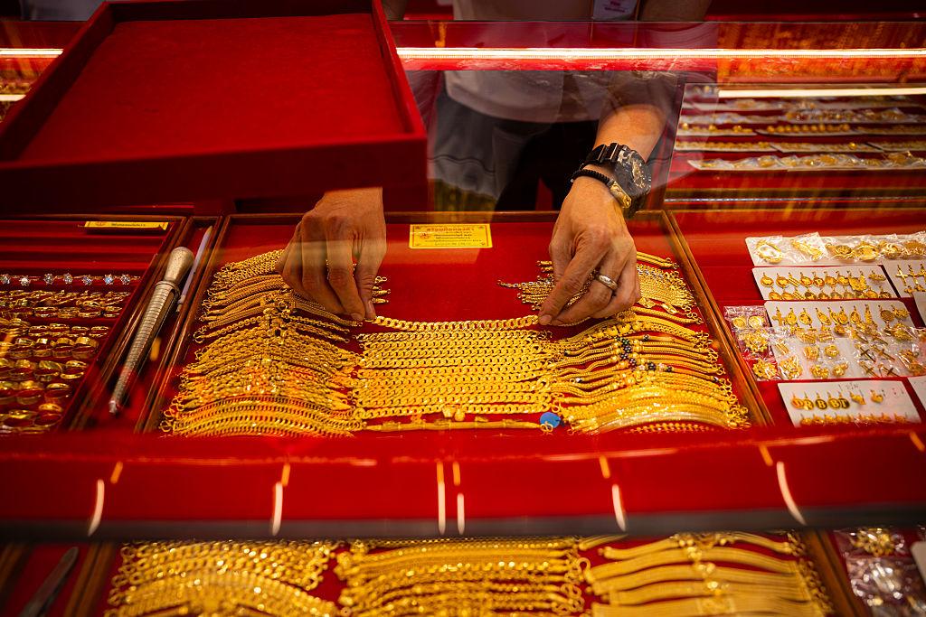 Asian gold markets supported by bullion dealers and traders