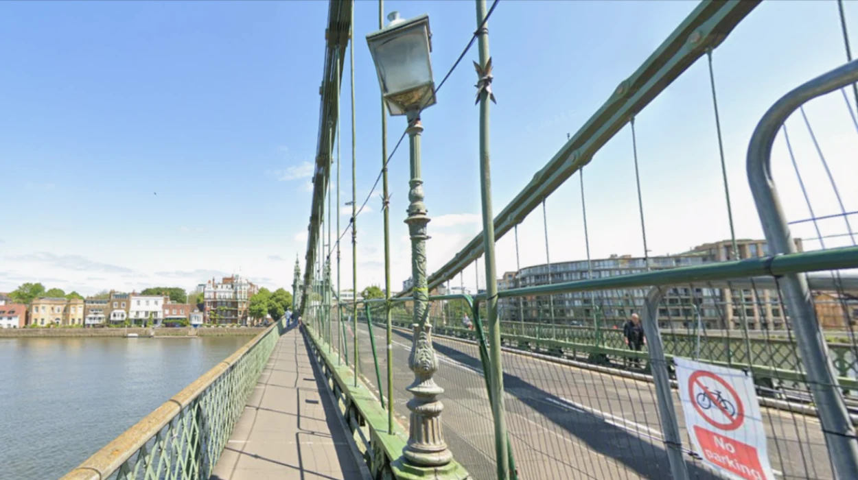 Historic lanterns restored on 138-year-old Hammersmith and Fulham Bridge