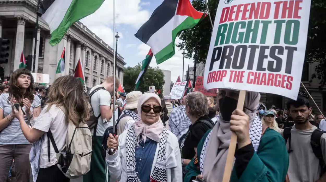 Home Office staff uneasy over absurd Palestine ban