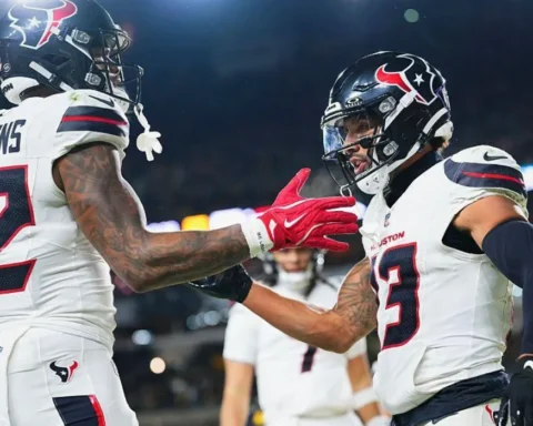 Houston Texans defeat Pittsburgh Steelers 30-6 behind two defensive touchdowns