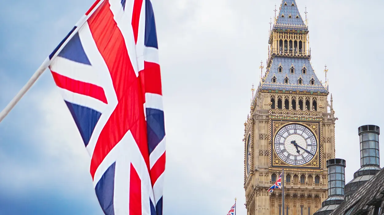 How does the British government work Monarchy to democracy