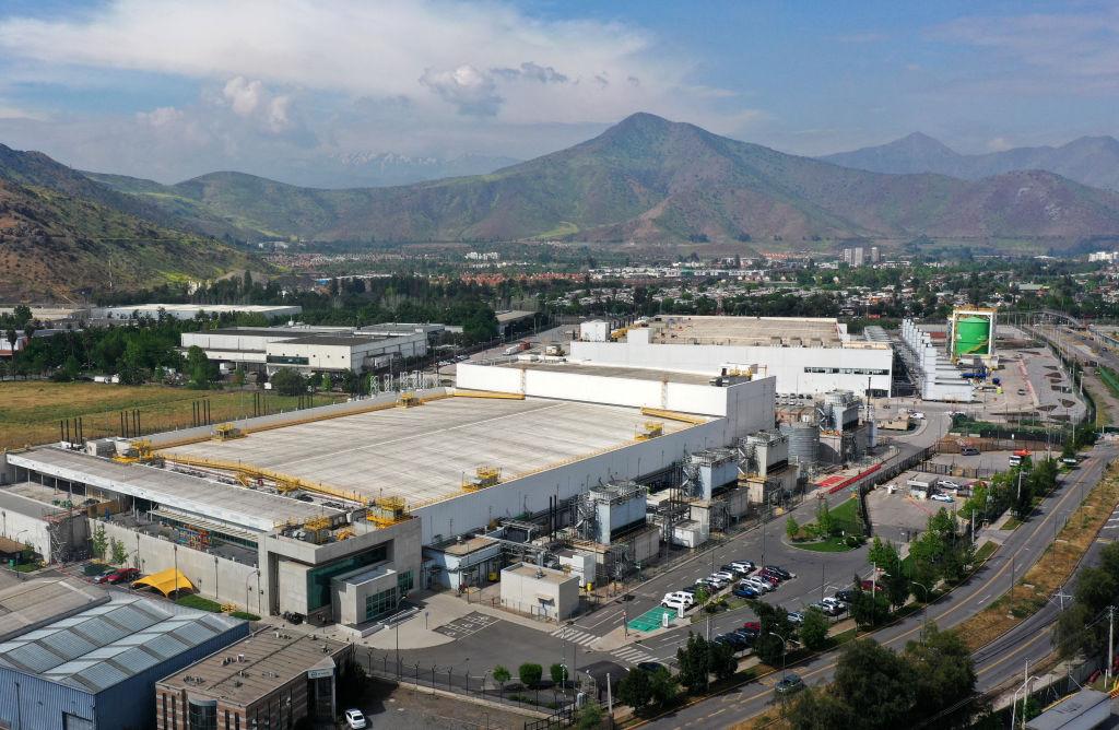 AI infrastructure expansion debate grows after Amazon’s Chile data center project moves ahead in 2026.