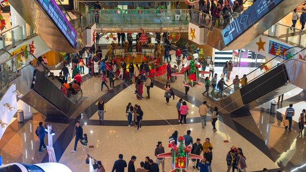 Cold Weather Slams Fashion Sales as Retailers Warn of Changing Consumer Trends Warsaw 2026 4 Cold weather reducing seasonal retail demand in apparel markets