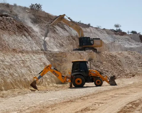 Israel approves 800 Homes in West Bank settlements