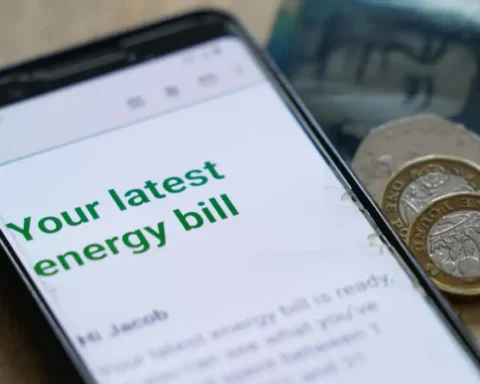 JRF warns UK families struggle with falling incomes