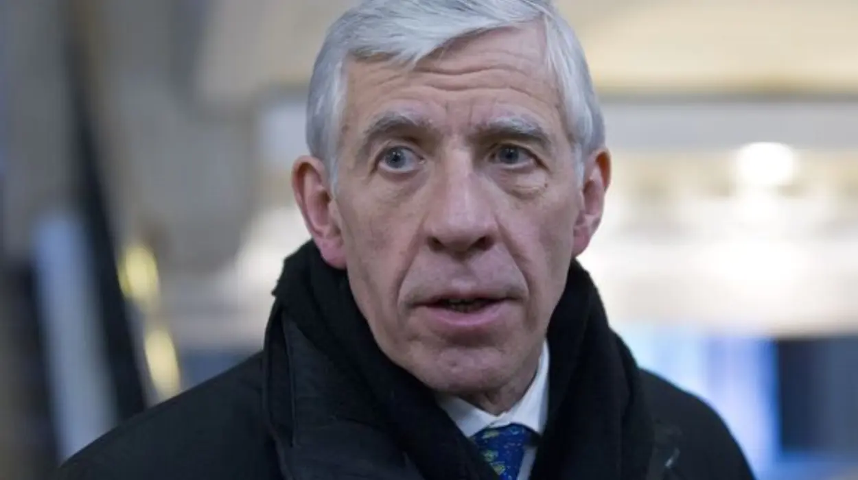Jack Straw urges UK to exit European Human Rights Court
