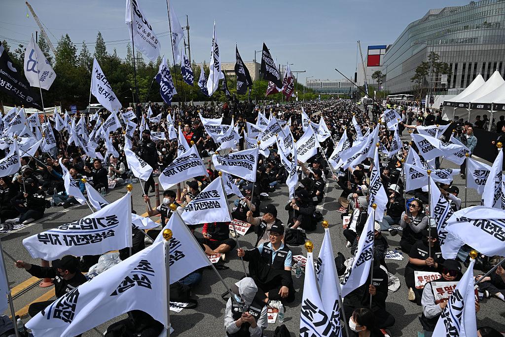 Samsung workforce tensions at headquarters in Seoul South Korea 2026