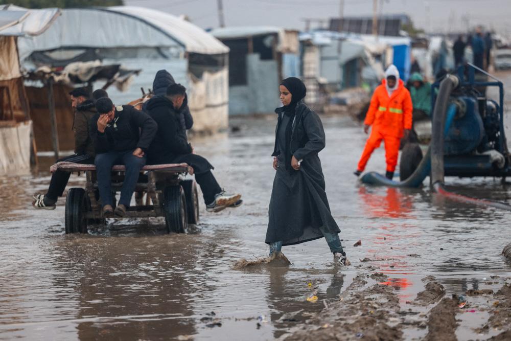 Cold Weather Gaza Deepens Humanitarian Crisis for Displaced Families – Central Gaza 3 Cold weather Gaza leaves tents flooded and families exposed in central Gaza