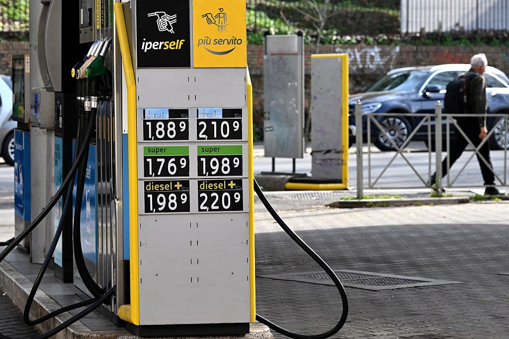 Italy energy prices affected by global oil market volatility and Middle East tensions