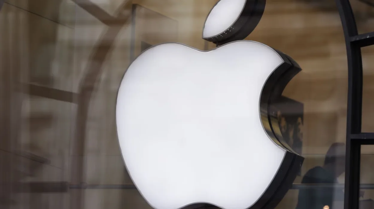 Keir Starmer clashes with Elon Musk over Apple user data