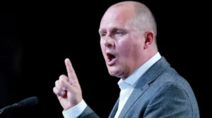 Keir Starmer faces backlash for cutting farmer payments