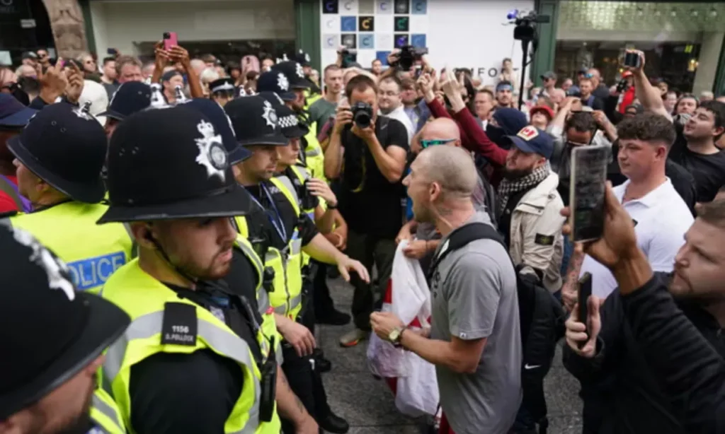 Keir Starmer faces calls for inquiry into social media’s role in recent riots