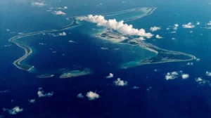 Keir Starmer should give Chagos to Trump, says ex-army chief