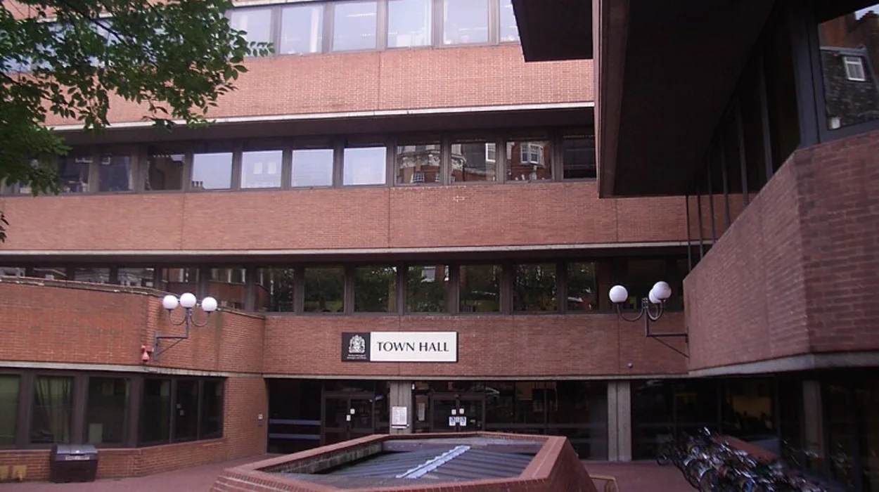 Kensington and Chelsea treats older residents to Eastbourne Trip