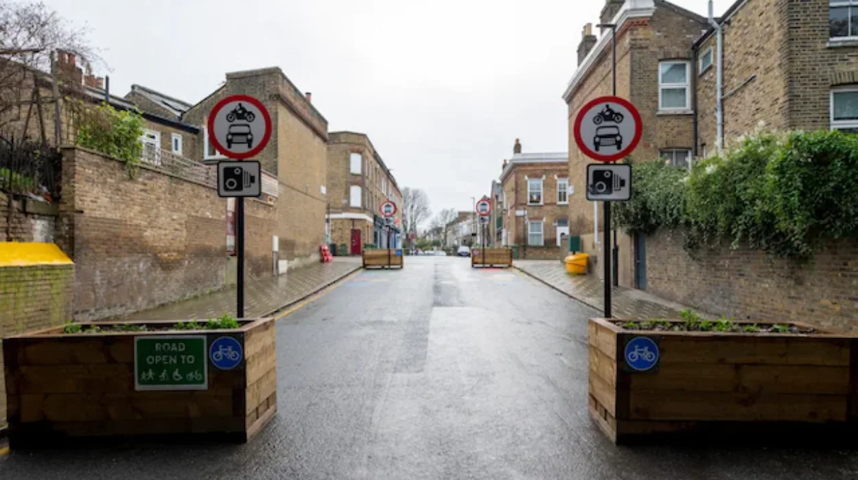 Labour drops Investigation into LTN community impact