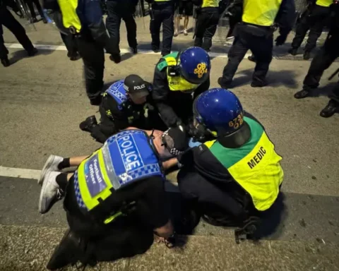 Lawyers urge action after far-right groups threaten immigration centres