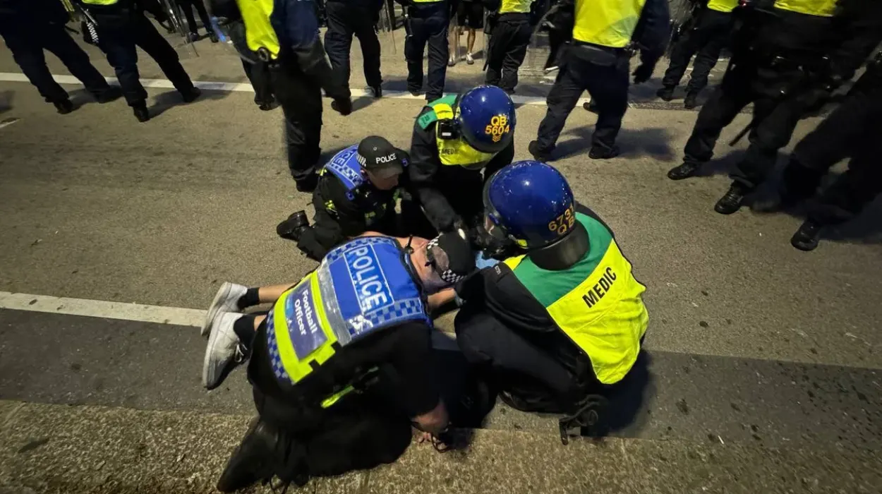 Lawyers urge action after far-right groups threaten immigration centres