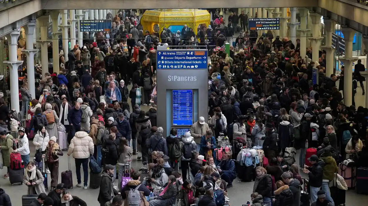 Le Shuttle services halted as Channel Tunnel faces power outage
