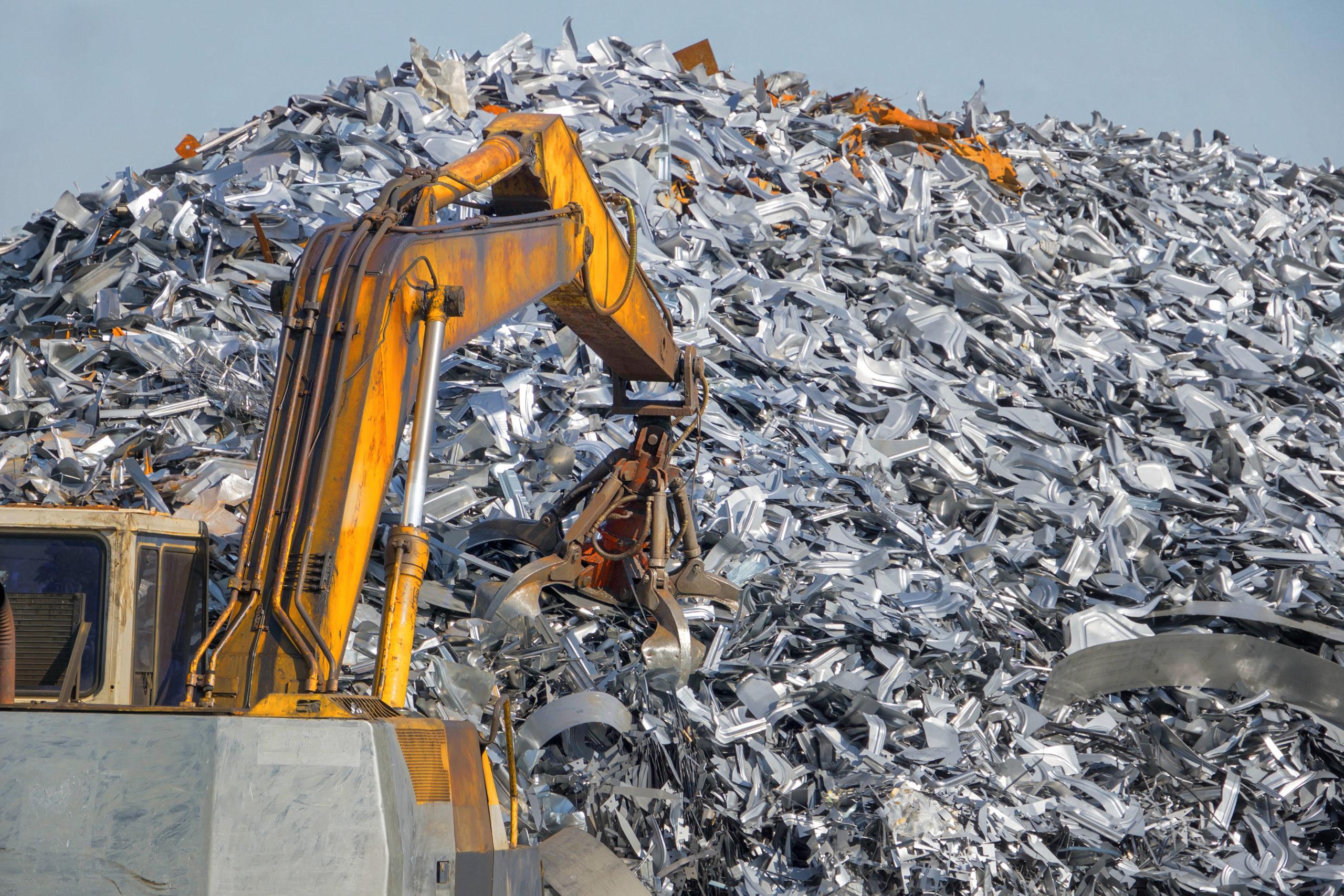 Aluminium Recycling India Policy New Delhi Faces Rising Industry Pressure Over Scrap Tax 4 aluminium recycling India policy workers sorting metal scrap for recycling