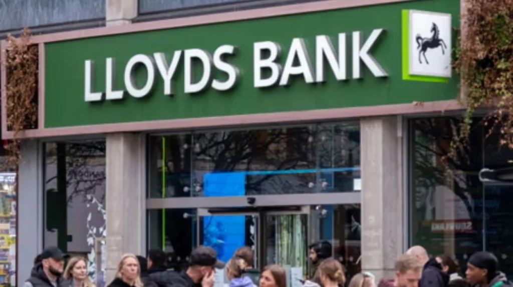 Lloyds profits up 17% amid tax warning to Labour